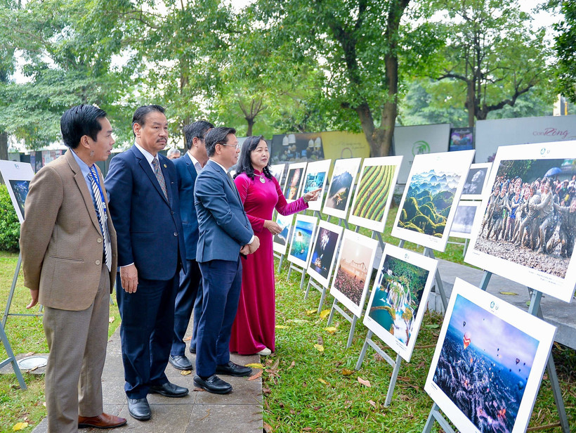 Winners of 13th International Photo Contest honored in Hanoi
